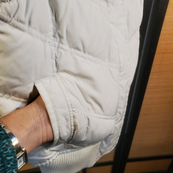 GAP Puffer Vest - Picture 7 of 9